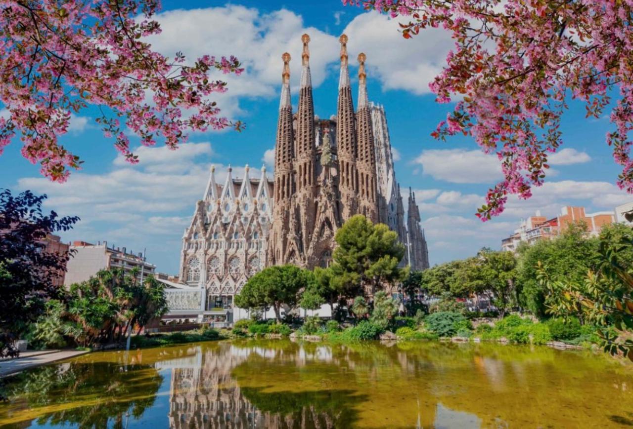 Room Con Bano Privado Sagrada Familia Barcelona Exterior photo